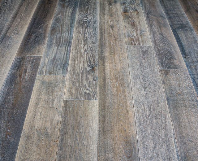 Harbour Grey Oak Brushed & UV Oiled Oak Engineered Hardwood Flooring - Image 4