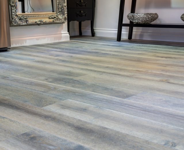 Harbour Grey Oak Brushed & UV Oiled Oak Engineered Hardwood Flooring - Image 2