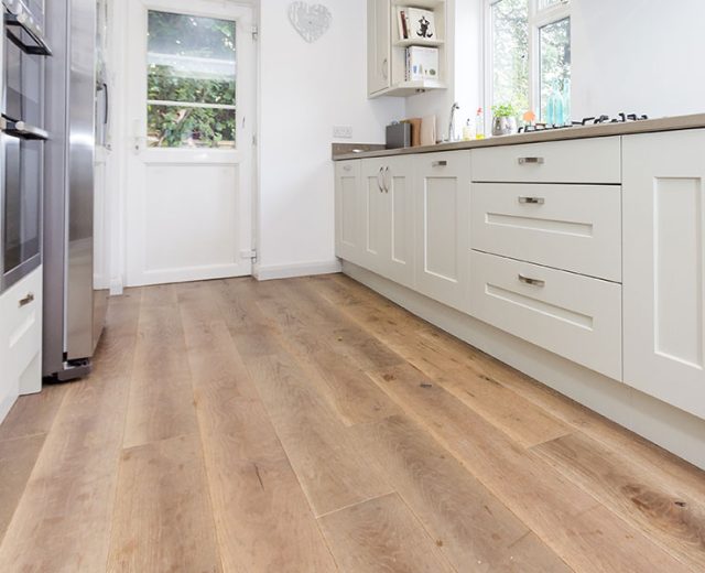 Brick Kiln Oak Distressed & UV Oiled Oak Engineered Wood Flooring - Image 3