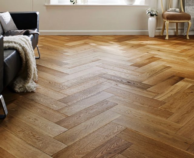 Brushed Natural Oak UV-Oiled Herringbone Engineered Parquet Block - Image 2