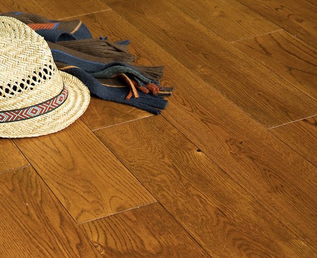 Golden Oak Brushed UV Oiled Engineered Hardwood Flooring - Image 2