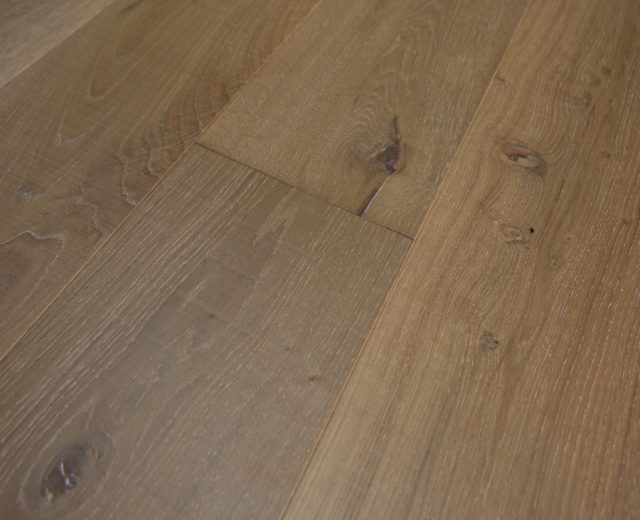 Edinburgh Rustic Oak  Brushed & Matt Lacquered Hardwood Engineered Wood Flooring - Image 3